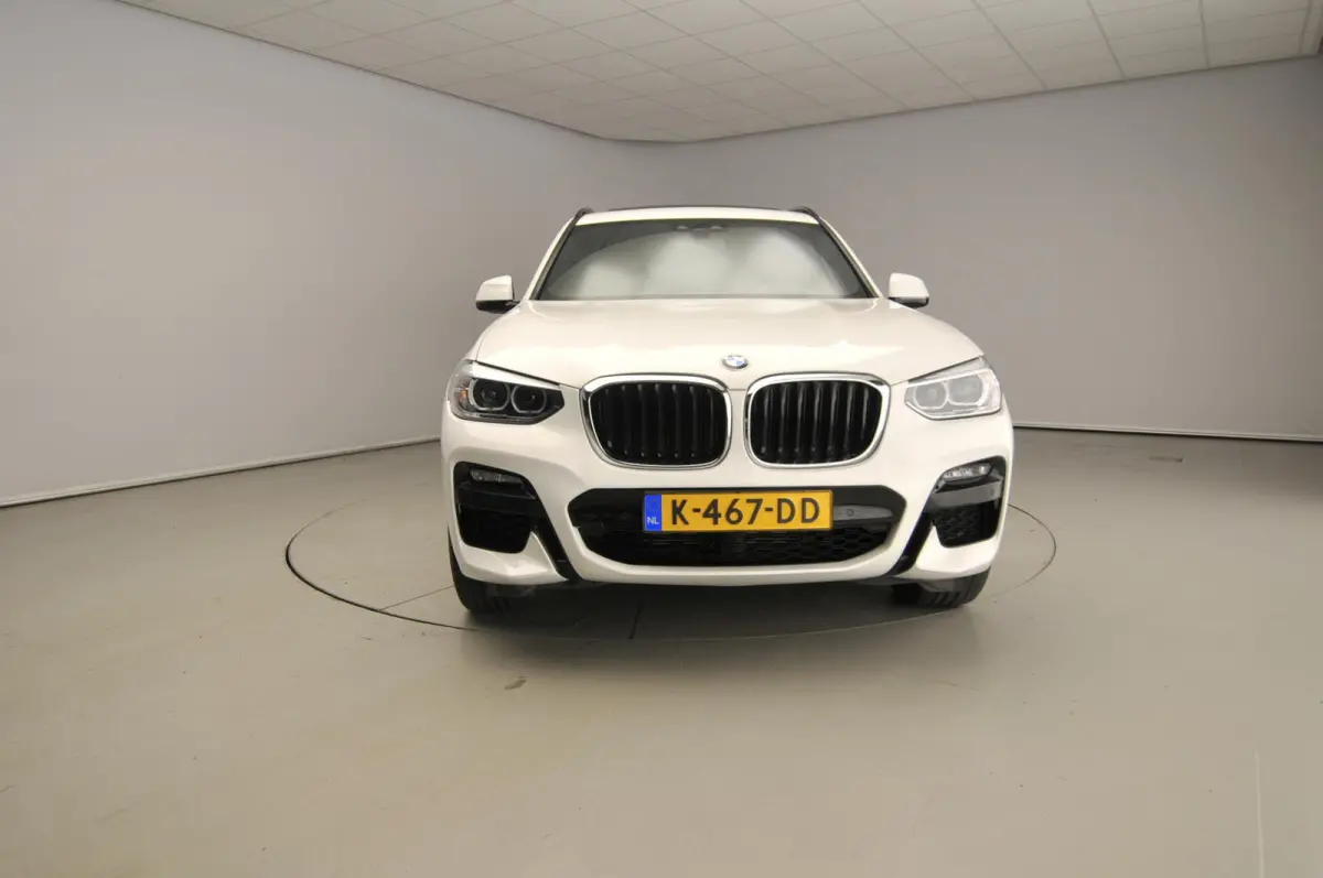 xDrive30i M-Sportpakket | LED | HUD | Panoramadak | Camera | HIFI | Park assist | Alu wielen 20 inch