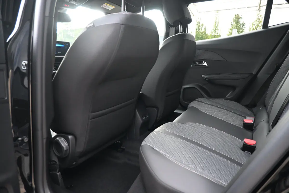 Allure tot 8 Jaar Garantie! | Active Safety Brake met camera en radar (automatisch noodremsysteem) met Distance Alert (waarschuwing dreigende aanrijding) | Advanced Active Safety Brake met c