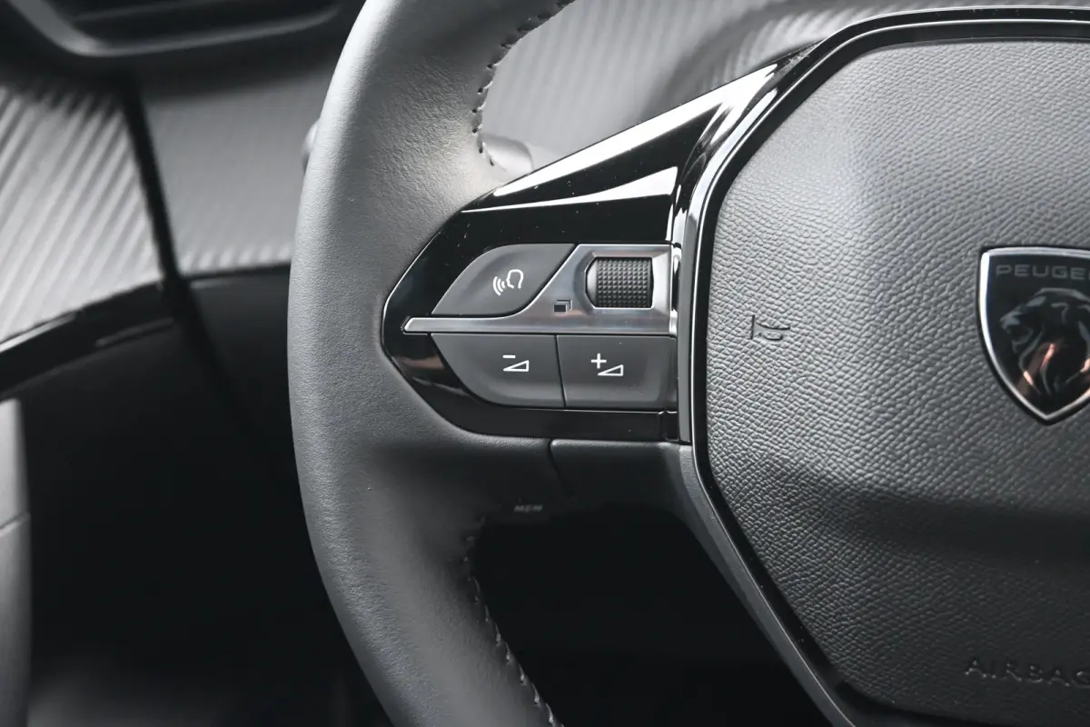 Allure tot 8 Jaar Garantie! | Active Safety Brake met camera en radar (automatisch noodremsysteem) met Distance Alert (waarschuwing dreigende aanrijding) | Advanced Active Safety Brake met c