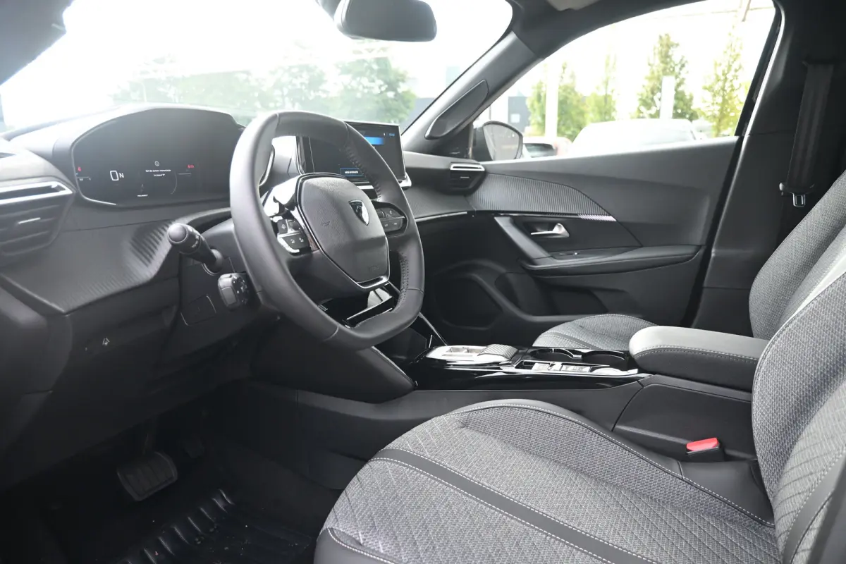 Allure tot 8 Jaar Garantie! | Active Safety Brake met camera en radar (automatisch noodremsysteem) met Distance Alert (waarschuwing dreigende aanrijding) | Advanced Active Safety Brake met c