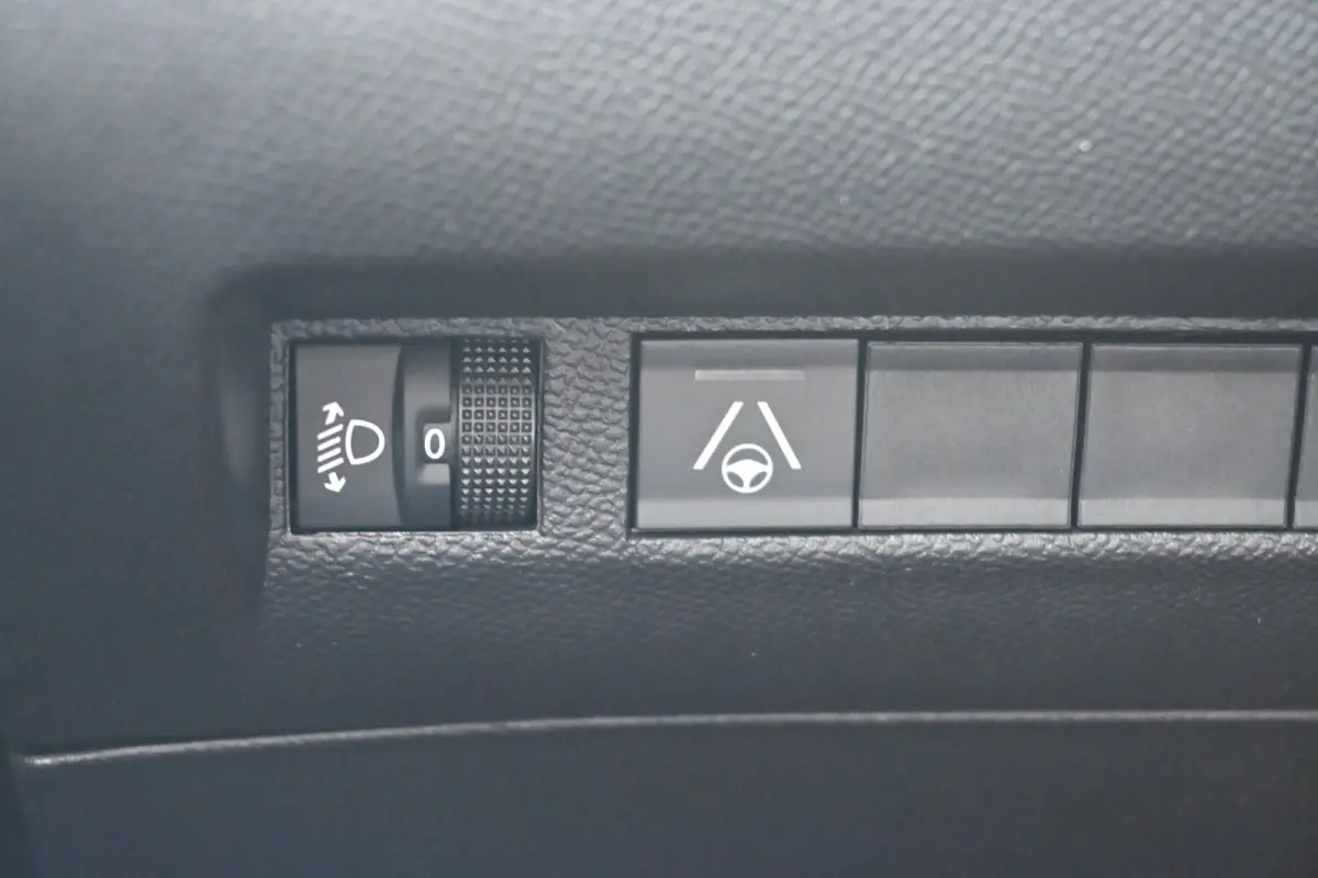 Allure tot 8 Jaar Garantie! | Active Safety Brake met camera en radar (automatisch noodremsysteem) met Distance Alert (waarschuwing dreigende aanrijding) | Advanced Active Safety Brake met c