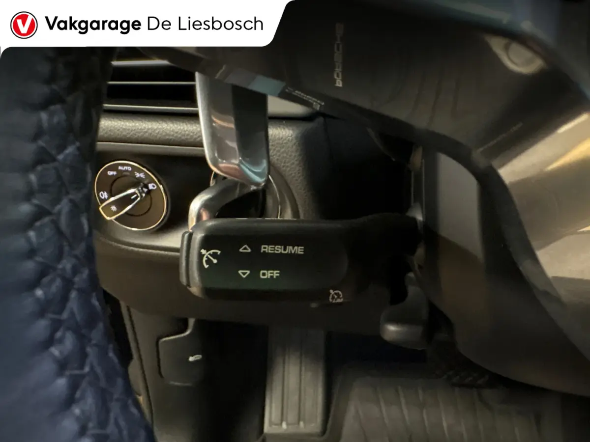 2.0/pano/leer/navi/camera/sport chrono/stoelverw/boeken