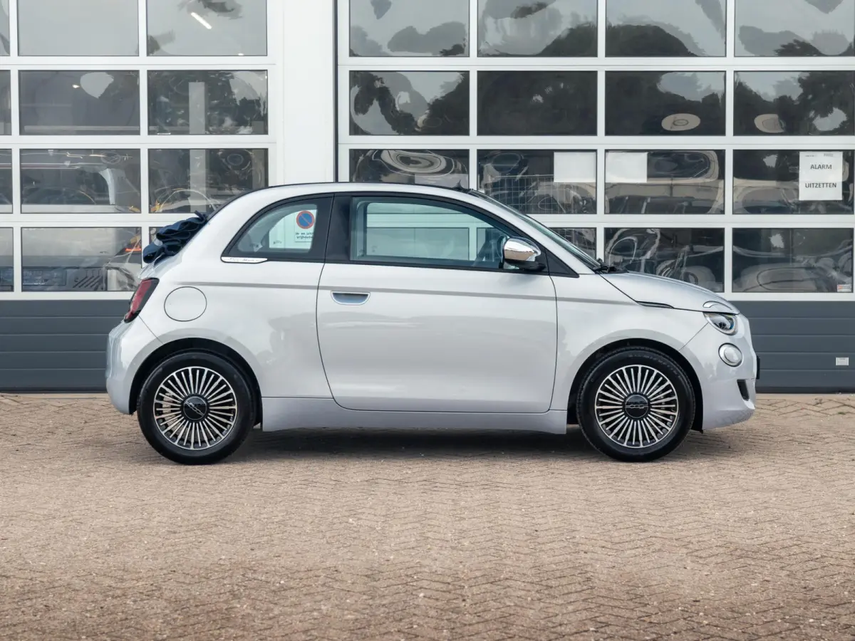 Hybrid Dolcevita Limited Edition | Cabrio | Clima | Cruise | PDC | Keyless | Apple Carplay