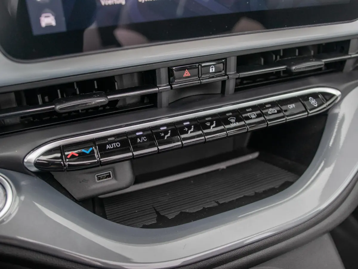 Hybrid Dolcevita Limited Edition | Cabrio | Clima | Cruise | PDC | Keyless | Apple Carplay
