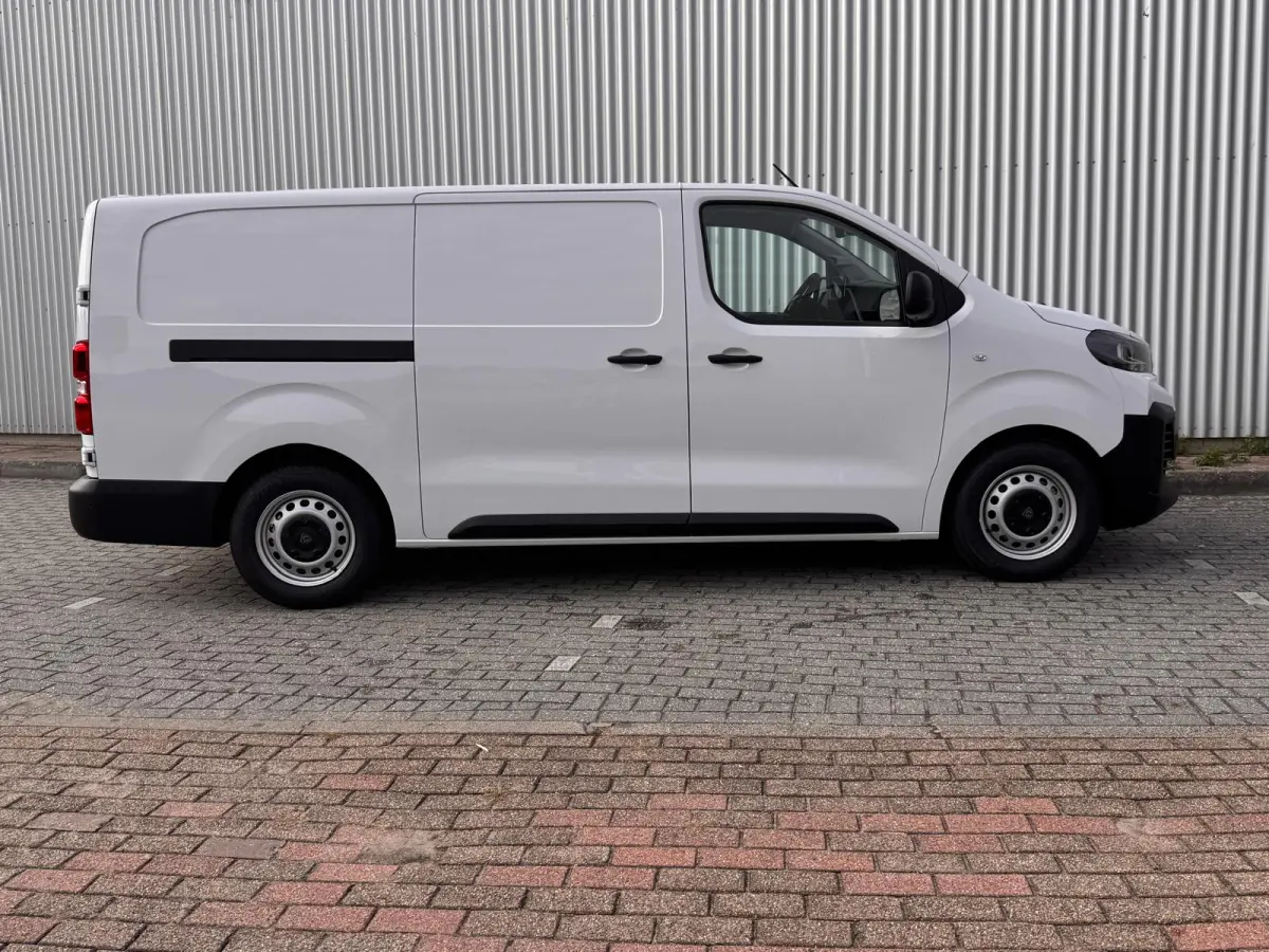 EV L3 75 kWh €14.740 korting!! | 16" stalen velgen | Elektrisch bedienbare en verwarmbare buitenspiegels | Elektrische parkeerrem