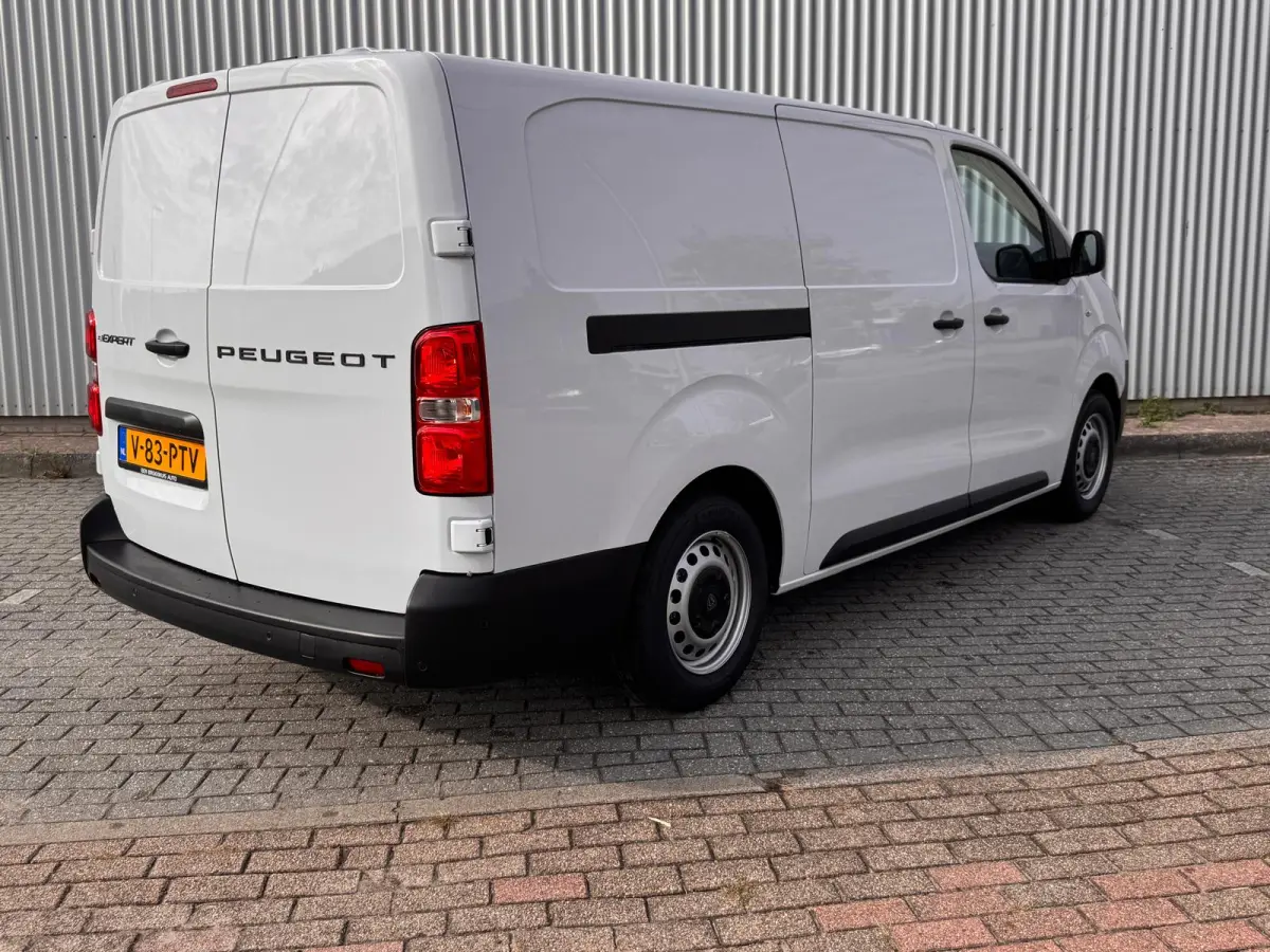 EV L3 75 kWh €14.740 korting!! | 16" stalen velgen | Elektrisch bedienbare en verwarmbare buitenspiegels | Elektrische parkeerrem