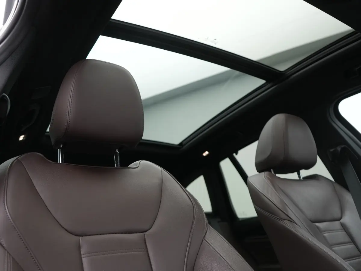 xDrive30e PHEV FACELIFT 293pk Dealer O.H | Trekhaak | Panodak | 360 Camera | Lederen Sportstoelen Verwarmd | Cruise Control | Apple Carplay | Virtual | Navigatie | DAB | 18"L.M | Plug In Hyb