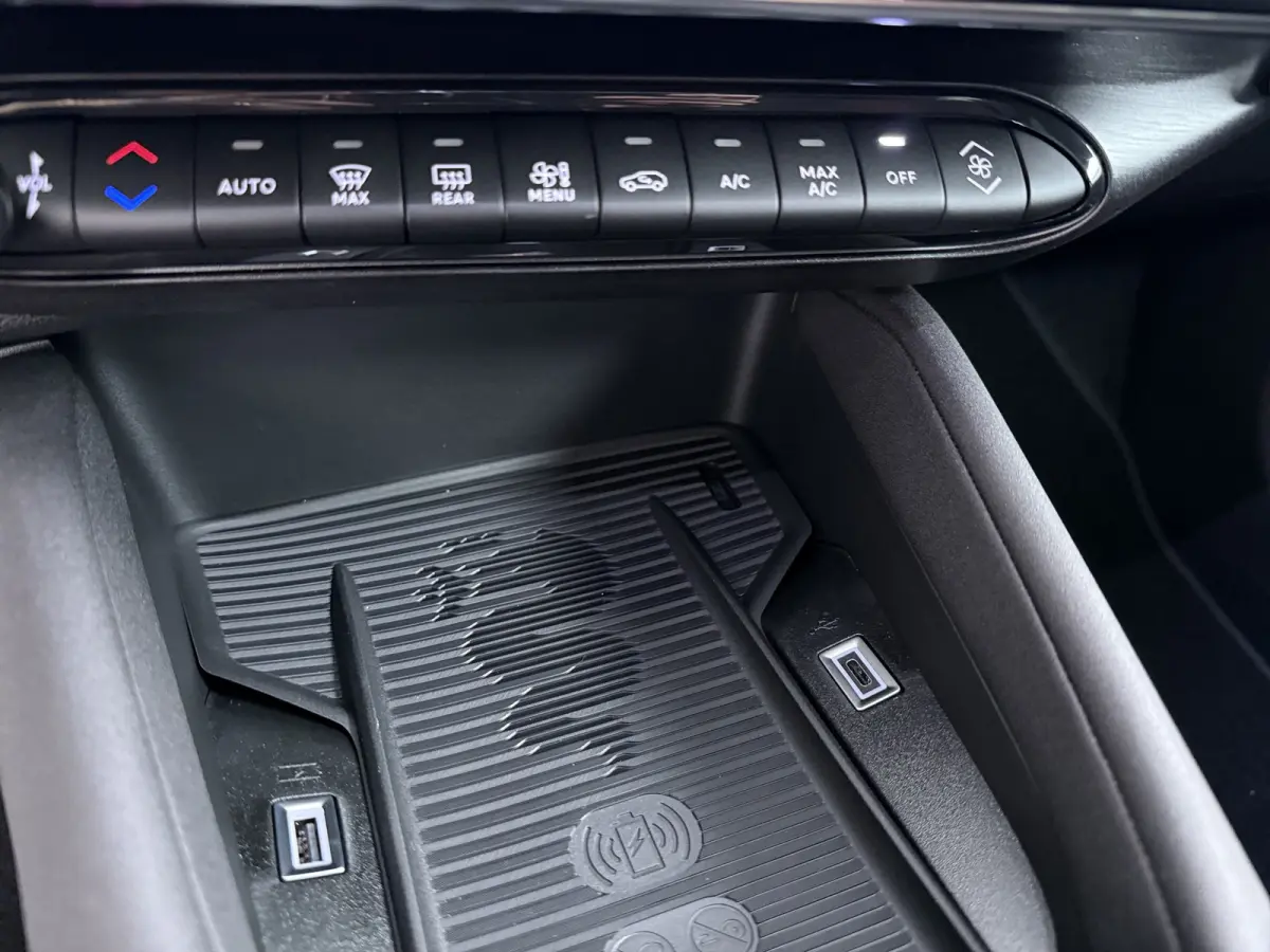 1.2 Turbo Hybrid Ibrida Ti | Achteruitrijcamera | Apple Carplay/Android Auto|telefoonintegratie premium | Armsteun voor