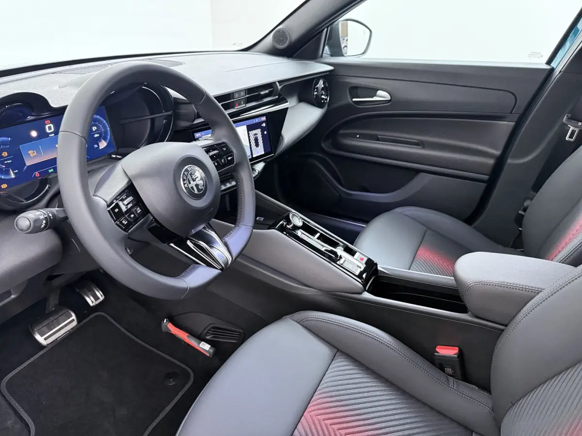 1.2 Turbo Hybrid Ibrida Ti | Achteruitrijcamera | Apple Carplay/Android Auto|telefoonintegratie premium | Armsteun voor