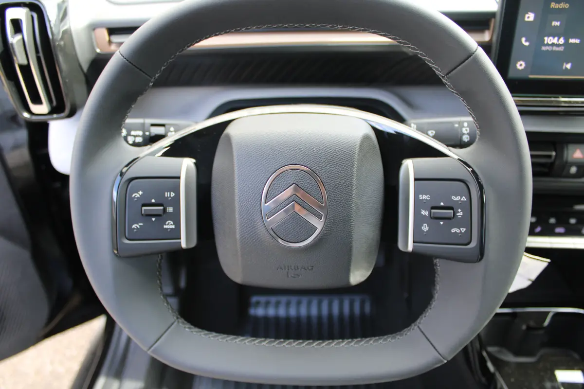 Plus 113pk Extended Range 54 kWh Camera | Climate Control | Cruise Control | Apple Carplay/Android Auto