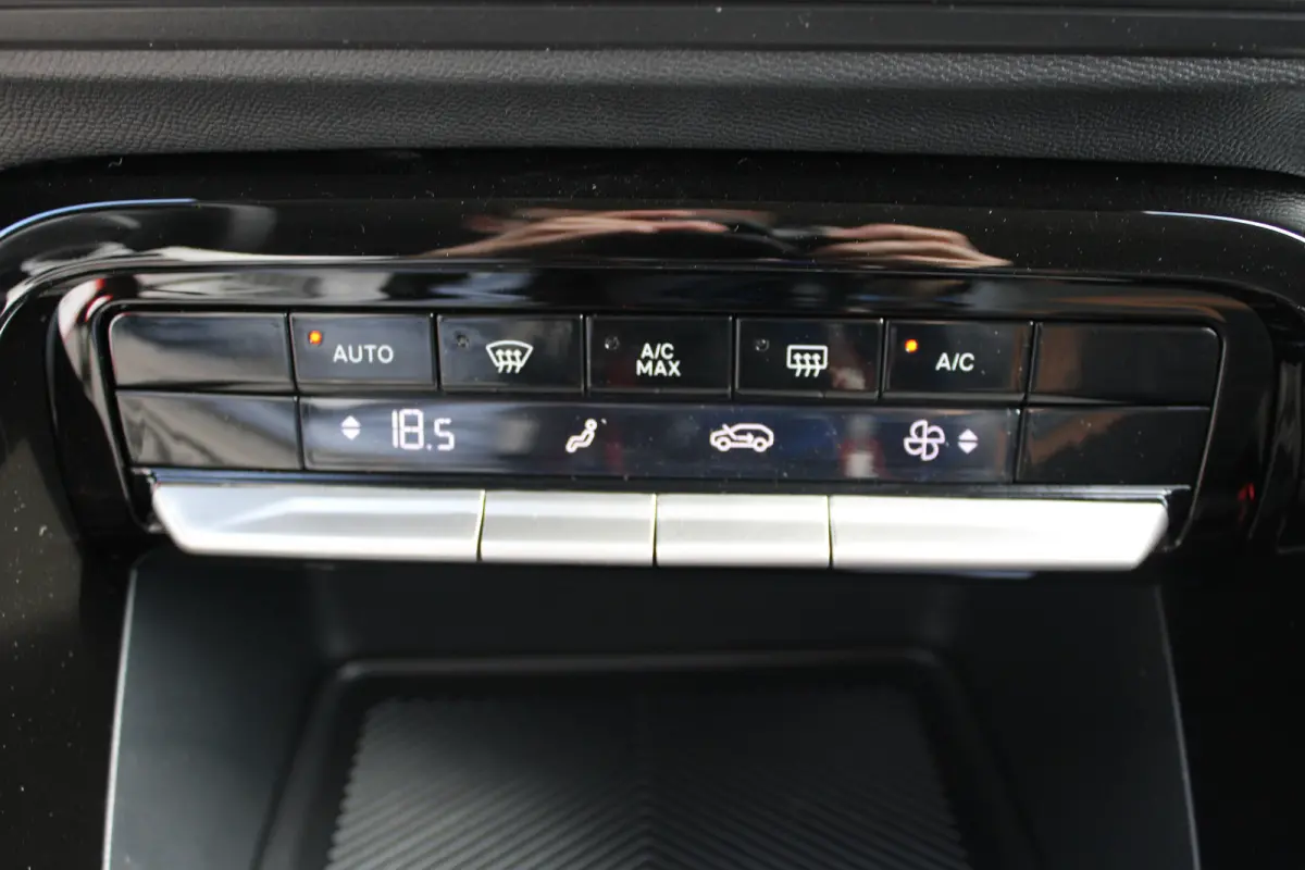 Plus 113pk Extended Range 54 kWh Camera | Climate Control | Cruise Control | Apple Carplay/Android Auto