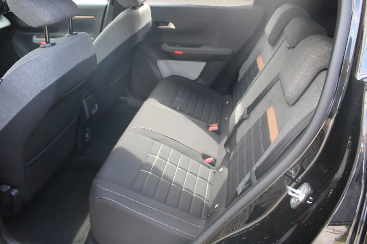 Plus 113pk Extended Range 54 kWh Camera | Climate Control | Cruise Control | Apple Carplay/Android Auto