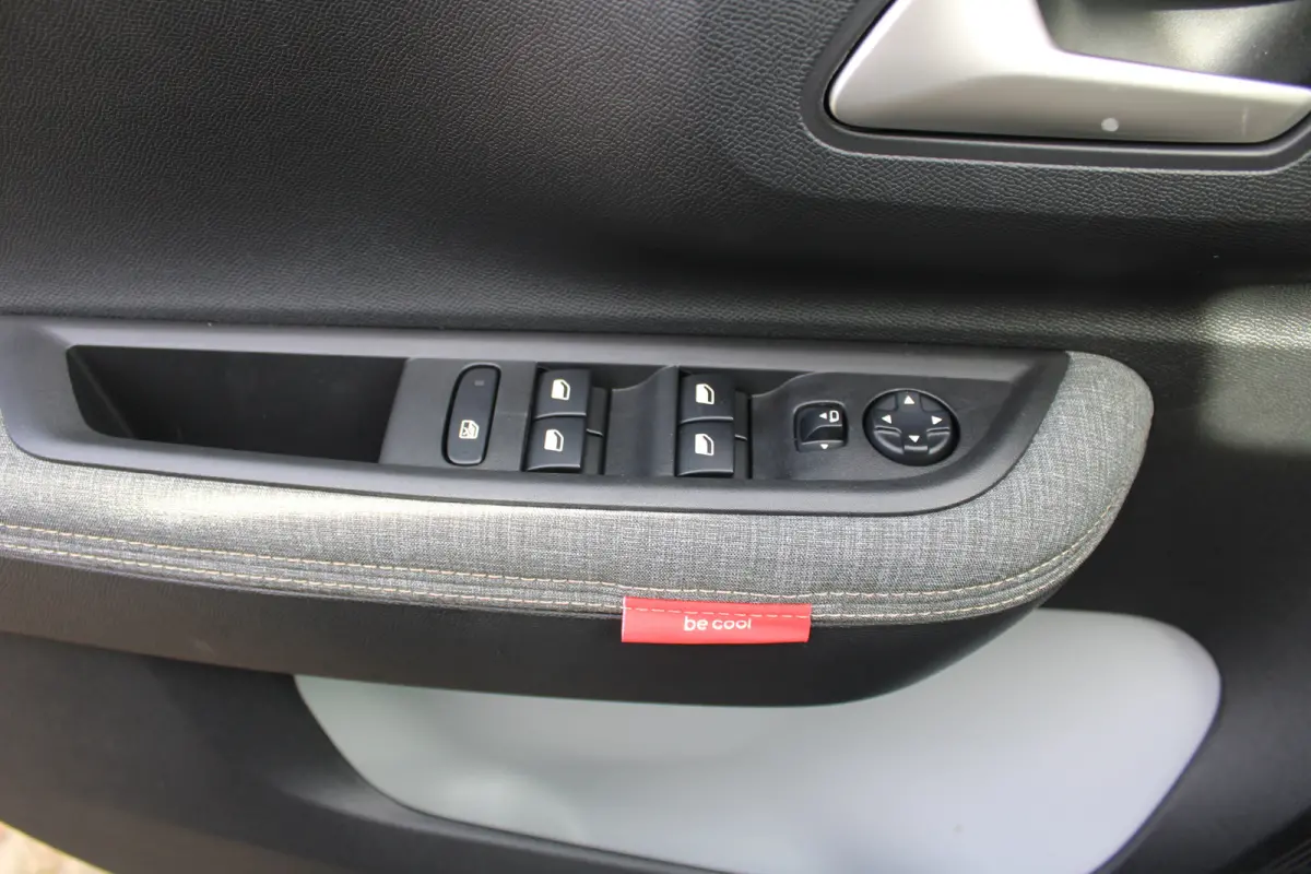 Plus 113pk Extended Range 54 kWh Camera | Climate Control | Cruise Control | Apple Carplay/Android Auto