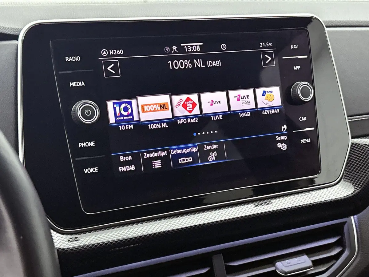 1.0 TSI R-Line 116 PK | Demo | Achteruitrijcamera | Stoelverwarming | Keyless | Parkeersensoren | Navigatie | Digital Cockpit Pro | Apple Carplay | Android Auto | Adaptive Cruise Control |