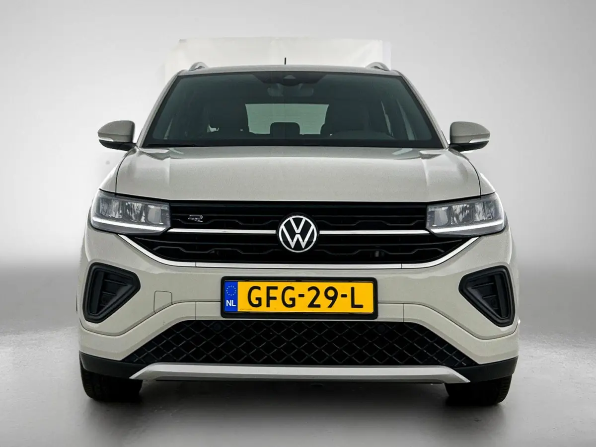 1.0 TSI R-Line 116 PK | Demo | Achteruitrijcamera | Stoelverwarming | Keyless | Parkeersensoren | Navigatie | Digital Cockpit Pro | Apple Carplay | Android Auto | Adaptive Cruise Control |