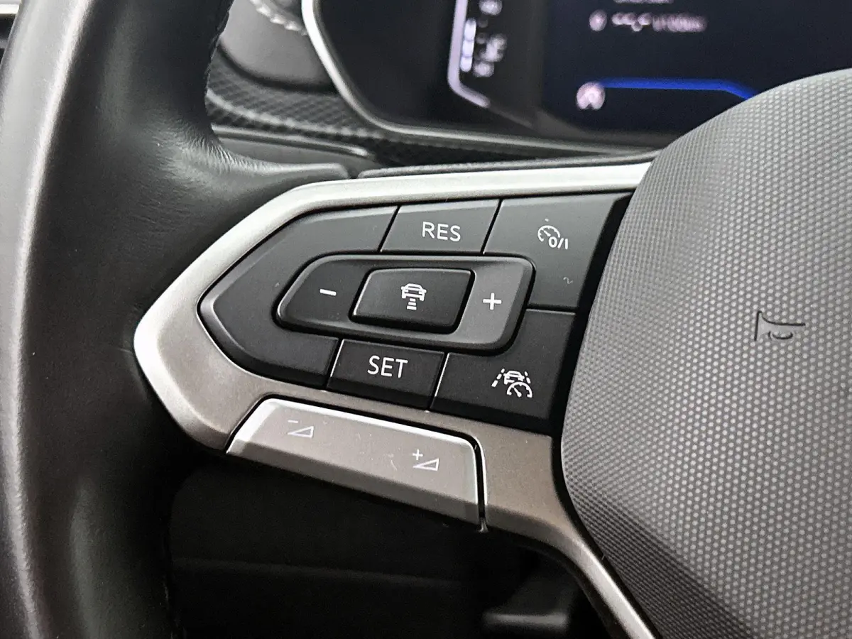 1.0 TSI R-Line 116 PK | Demo | Achteruitrijcamera | Stoelverwarming | Keyless | Parkeersensoren | Navigatie | Digital Cockpit Pro | Apple Carplay | Android Auto | Adaptive Cruise Control |