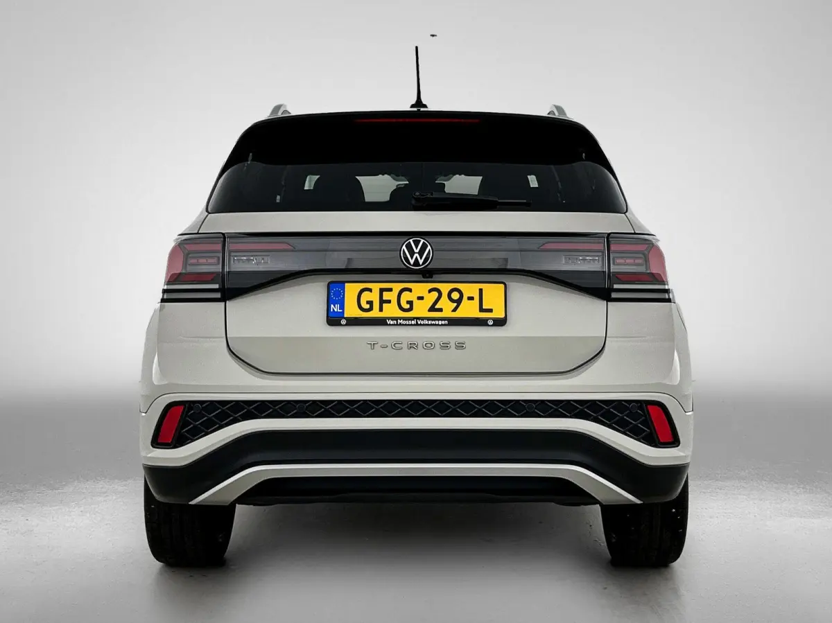 1.0 TSI R-Line 116 PK | Demo | Achteruitrijcamera | Stoelverwarming | Keyless | Parkeersensoren | Navigatie | Digital Cockpit Pro | Apple Carplay | Android Auto | Adaptive Cruise Control |