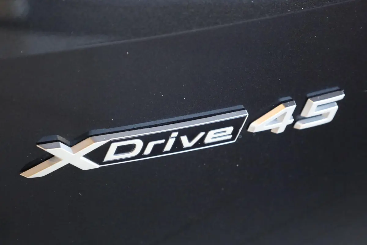 xDrive45 | Elektrische Trekhaak | Stoelventilatie voorin | Driving Assistant (plus) | Head-up Display | Harman Kardon |