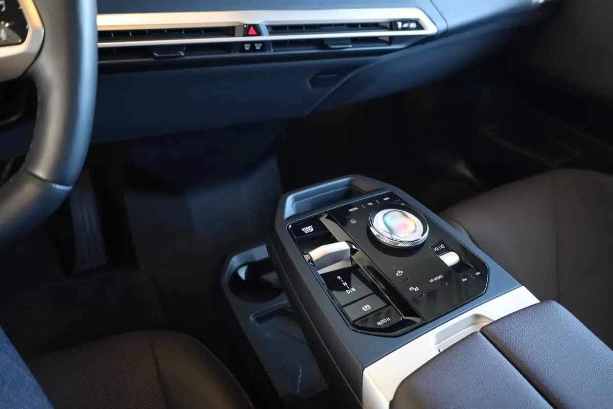 xDrive45 | Elektrische Trekhaak | Stoelventilatie voorin | Driving Assistant (plus) | Head-up Display | Harman Kardon |
