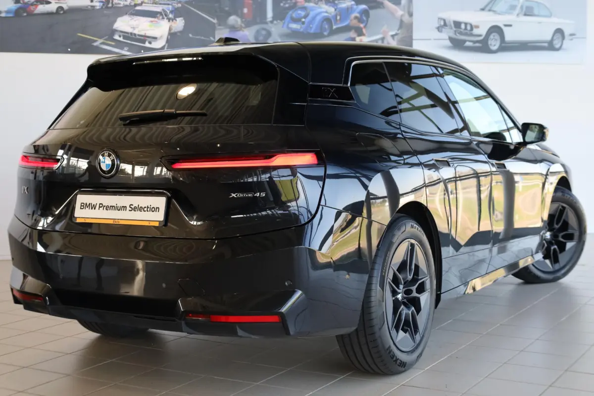 xDrive45 | Elektrische Trekhaak | Stoelventilatie voorin | Driving Assistant (plus) | Head-up Display | Harman Kardon |