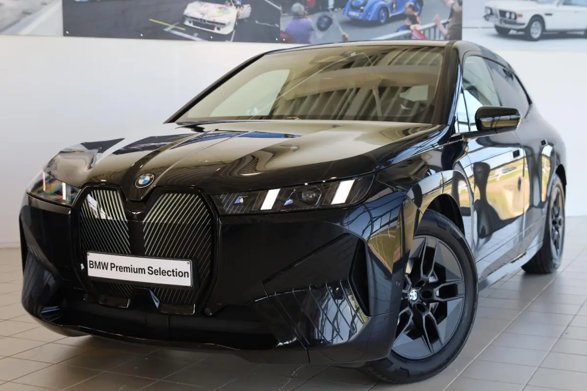 xDrive45 | Elektrische Trekhaak | Stoelventilatie voorin | Driving Assistant (plus) | Head-up Display | Harman Kardon |