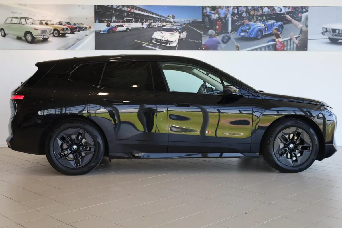 xDrive45 | Elektrische Trekhaak | Stoelventilatie voorin | Driving Assistant (plus) | Head-up Display | Harman Kardon |
