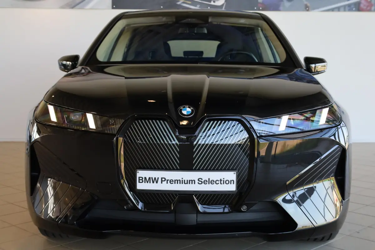 xDrive45 | Elektrische Trekhaak | Stoelventilatie voorin | Driving Assistant (plus) | Head-up Display | Harman Kardon |