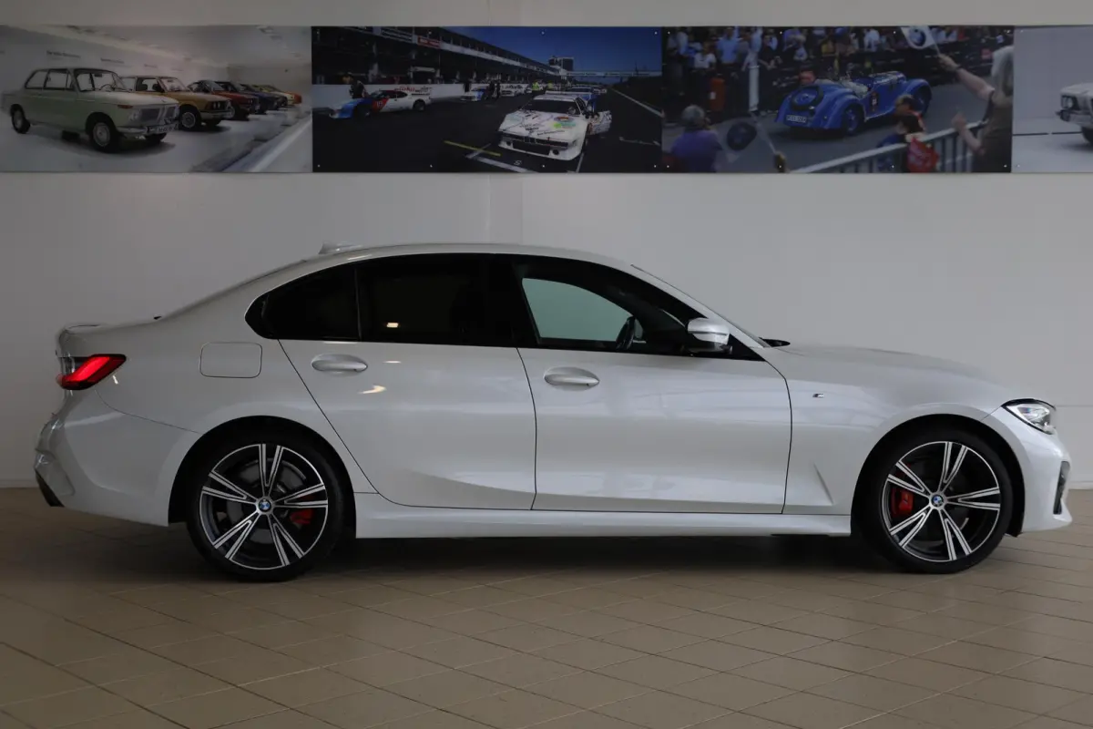 330e | M Sportpakket | Adaptieve Cruise Control | Head-Up | Comfort Access