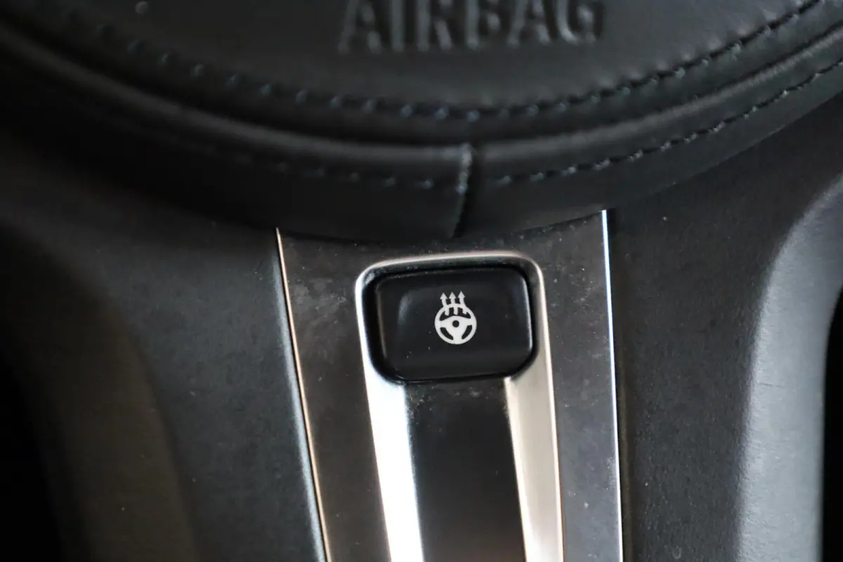 330e | M Sportpakket | Adaptieve Cruise Control | Head-Up | Comfort Access