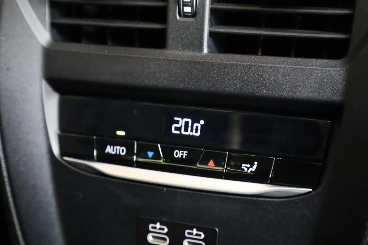 330e | M Sportpakket | Adaptieve Cruise Control | Head-Up | Comfort Access