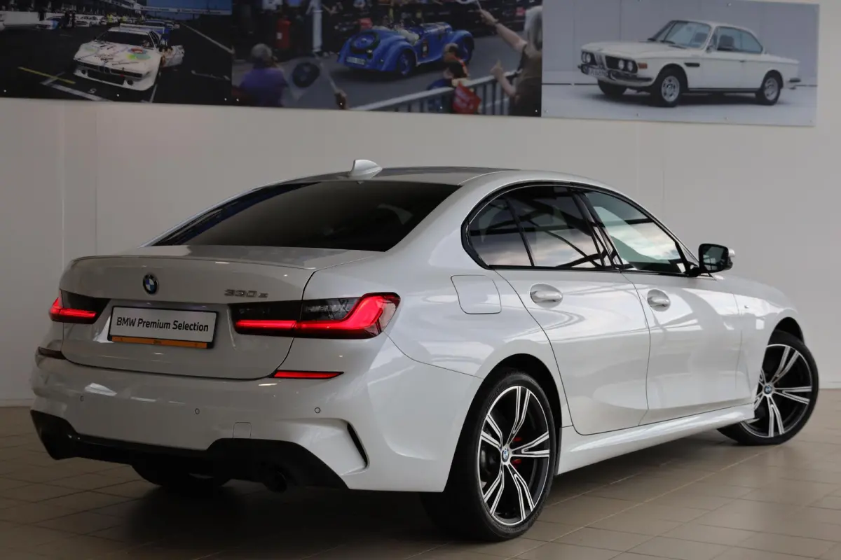 330e | M Sportpakket | Adaptieve Cruise Control | Head-Up | Comfort Access