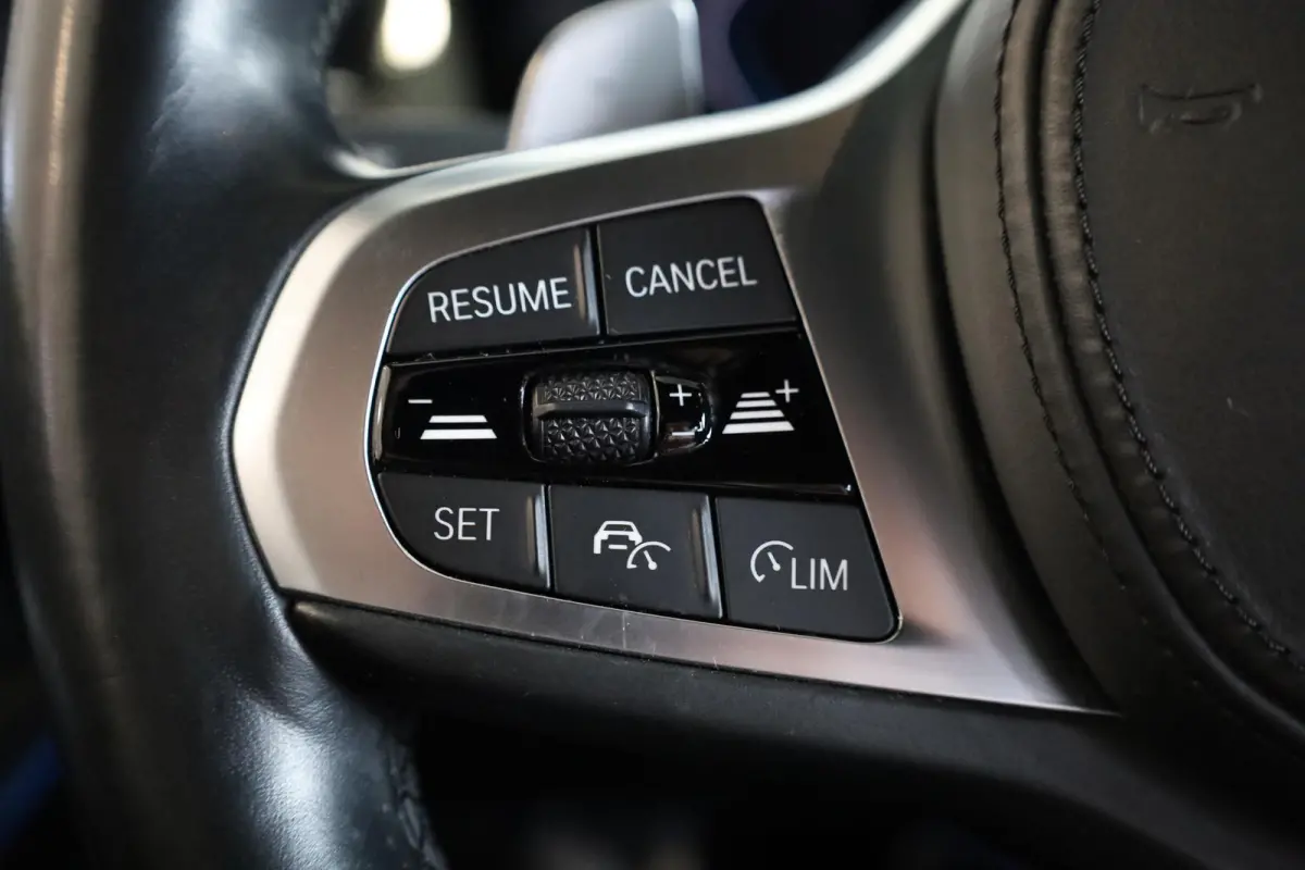 330e | M Sportpakket | Adaptieve Cruise Control | Head-Up | Comfort Access