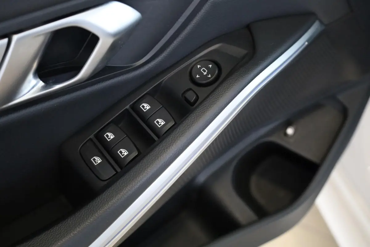330e | M Sportpakket | Adaptieve Cruise Control | Head-Up | Comfort Access