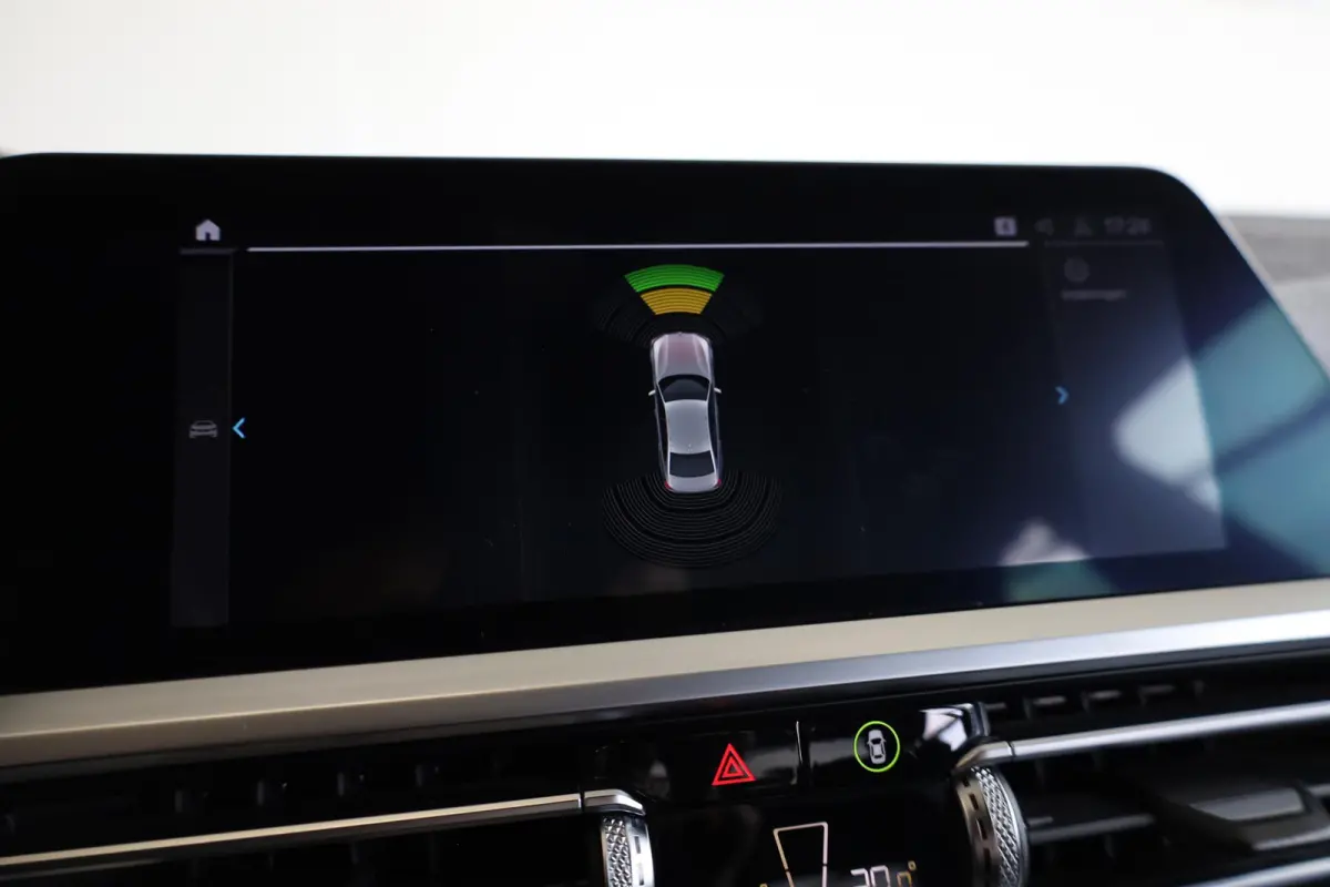 330e | M Sportpakket | Adaptieve Cruise Control | Head-Up | Comfort Access