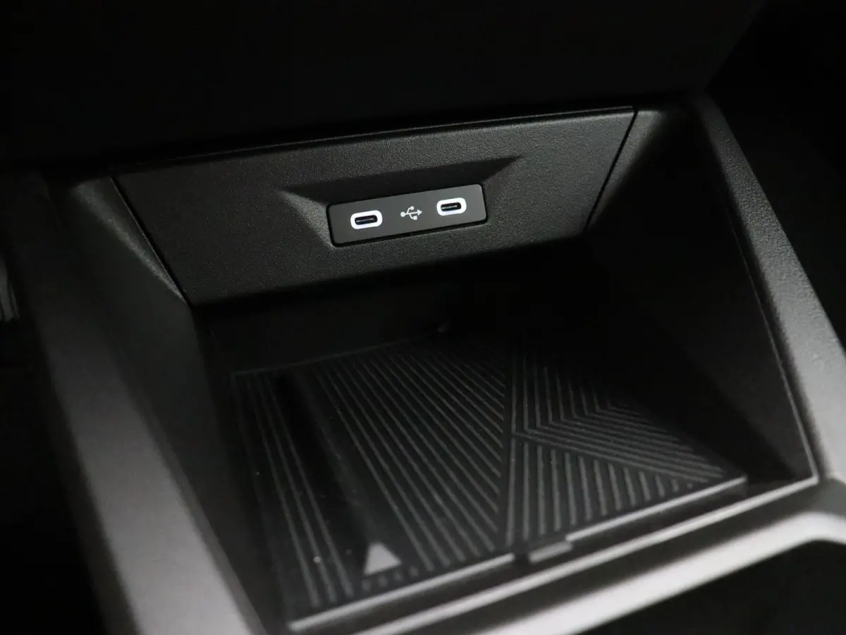 Hybrid 160pk evolution | Vijf jaar garantie | All season banden | Adaptieve cruise control | Apple carplay / Android auto |