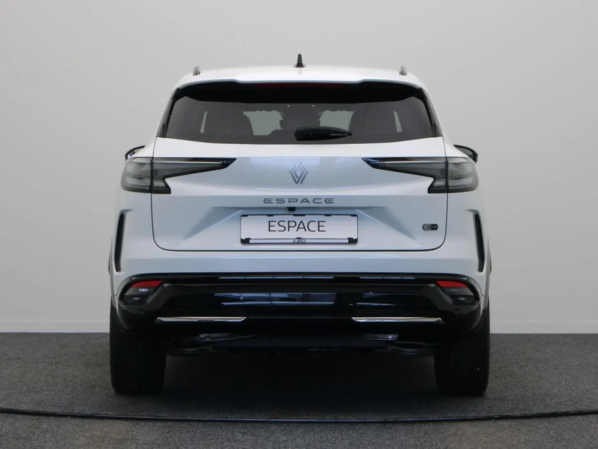 E-Tech full hybrid 200 iconic 7p. | Vijf jaar garantie | Harman Kardon | Panoramisch dak | HUD | Voorruitverwarming |