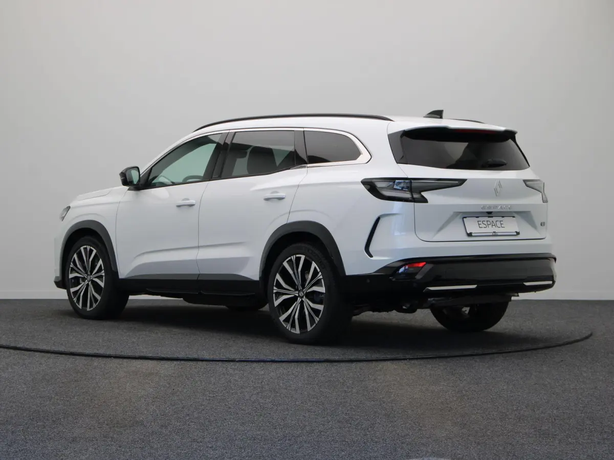 E-Tech full hybrid 200 iconic 7p. | Vijf jaar garantie | Harman Kardon | Panoramisch dak | HUD | Voorruitverwarming |