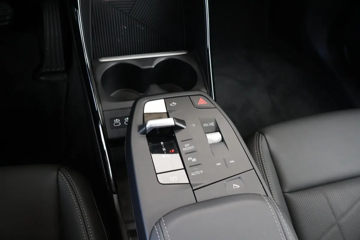 xDrive25e | SoH 98% | Achteruitrijcamera | Leder | Elektr. Stoelen | PDC |