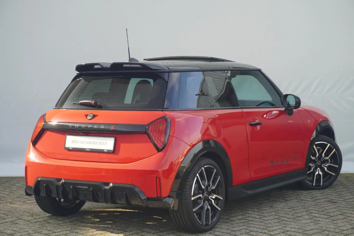 Cooper S John Cooper Works | Pakket XL | Harman Kardon | Memorystoelen | Driving Assistant Plus | Stoel & Stuurverwaming