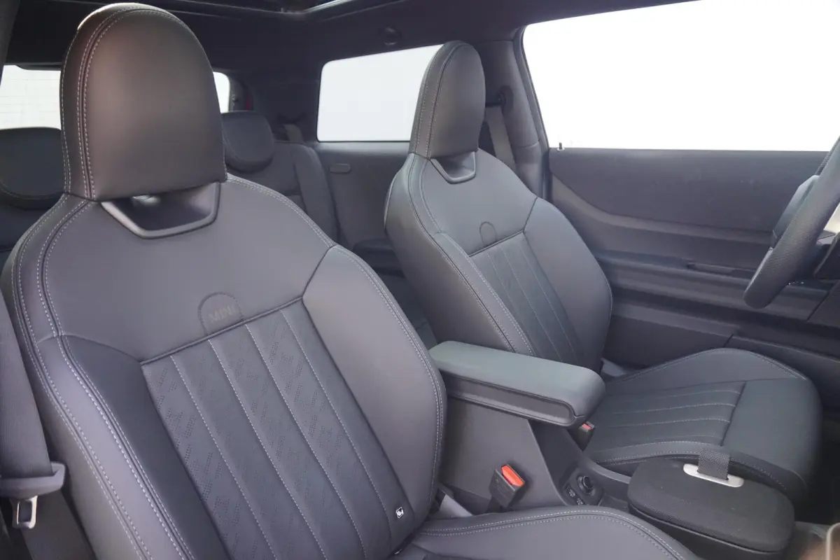 Cooper S John Cooper Works | Pakket XL | Harman Kardon | Memorystoelen | Driving Assistant Plus | Stoel & Stuurverwaming