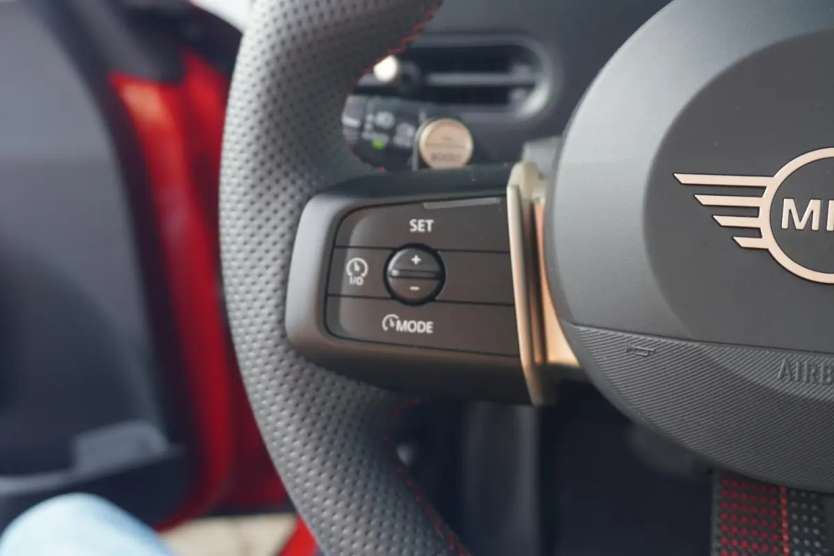 Cooper S John Cooper Works | Pakket XL | Harman Kardon | Memorystoelen | Driving Assistant Plus | Stoel & Stuurverwaming