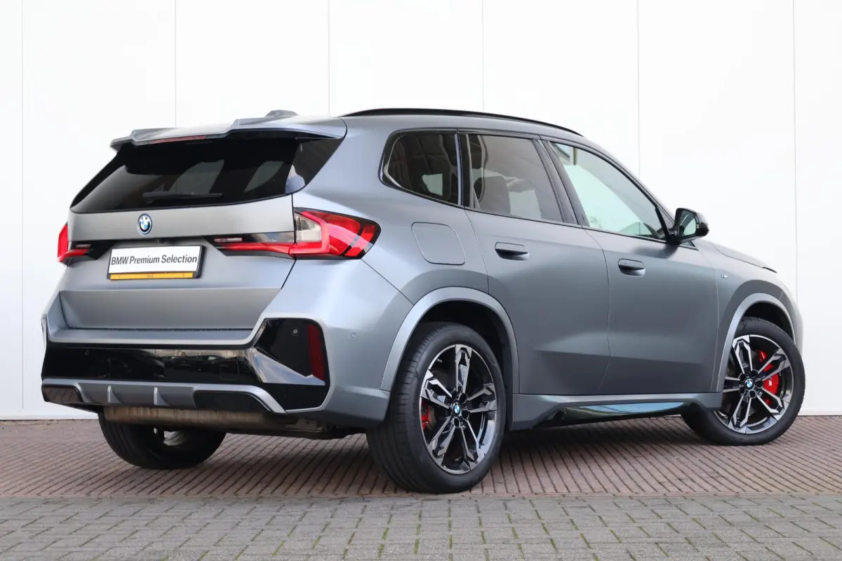 xDrive25e | SoH 100% | Sport Pakket Pro | Stuur & Stoelverwarming | Comforttoegang | PDC | Harman Kardon | 19'' LM |