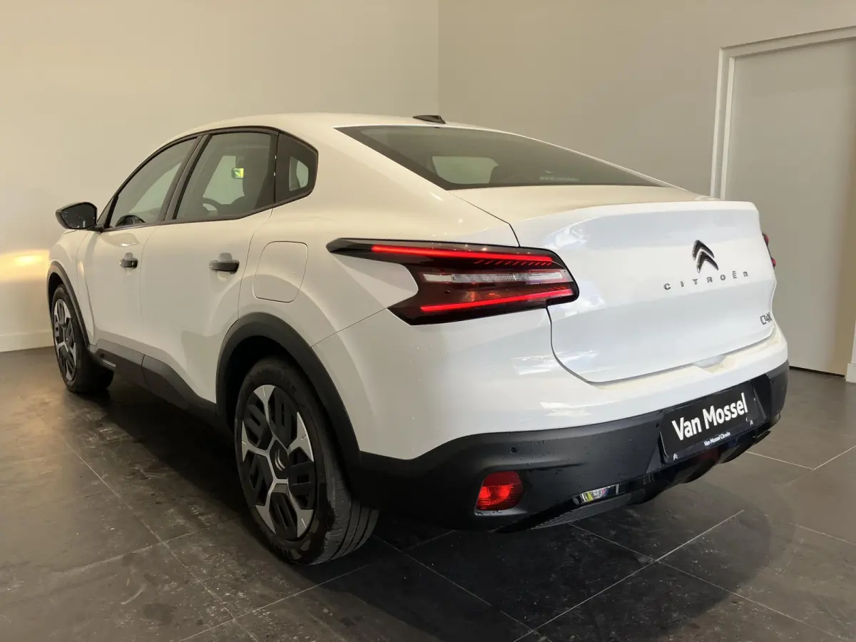 l Parkeersensoren l Apple carplay & Android auto l Airco l Climate Control