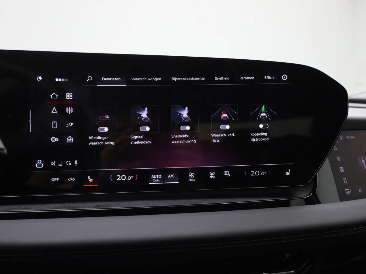 edition 83 kWh | Demo | S-line | Automaat | 360 Camera | Stoelverwarming | Elektrische stoelen | Leder | Lichtmetalen velgen zwart |