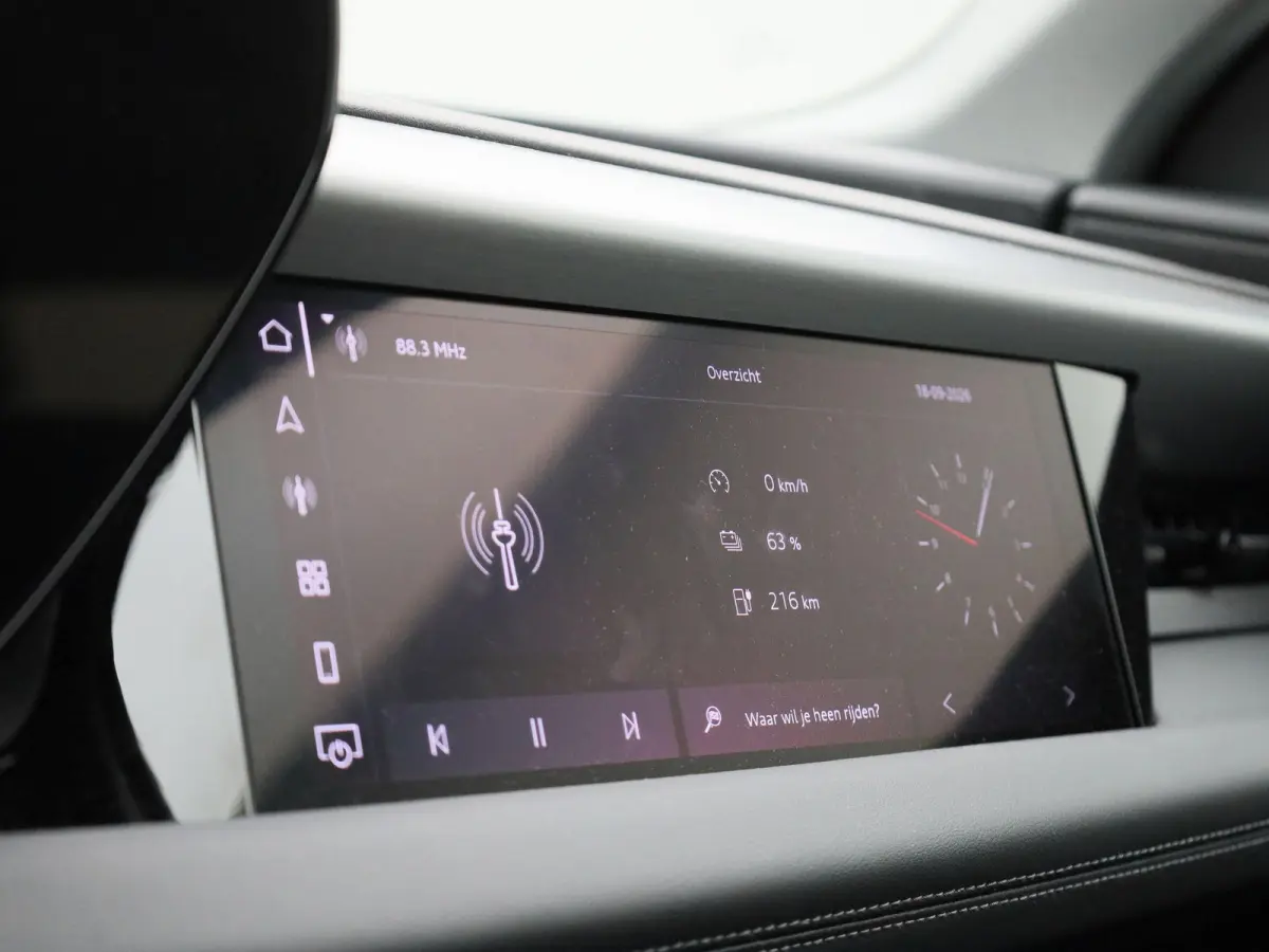 edition 83 kWh | Demo | S-line | Automaat | 360 Camera | Stoelverwarming | Elektrische stoelen | Leder | Lichtmetalen velgen zwart |