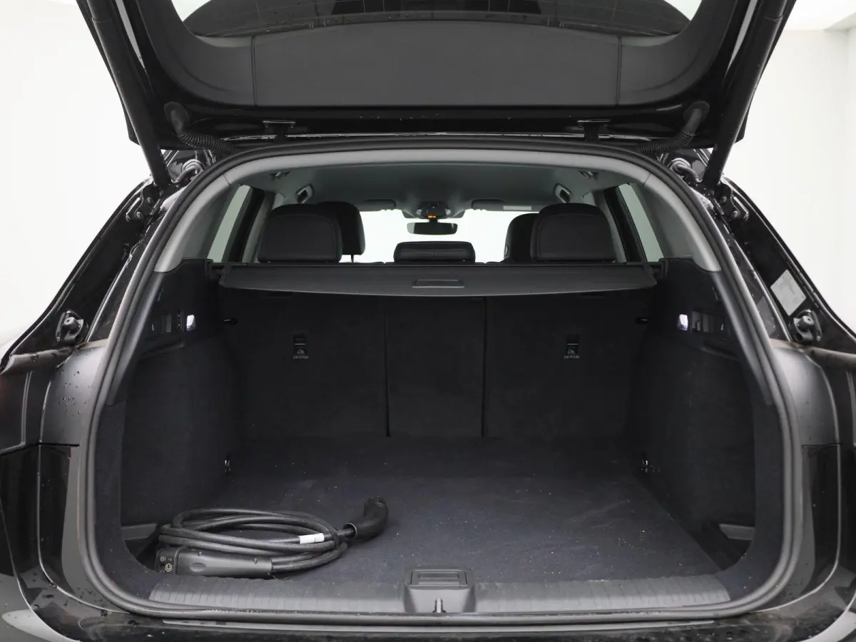 edition 83 kWh | Demo | S-line | Automaat | 360 Camera | Stoelverwarming | Elektrische stoelen | Leder | Lichtmetalen velgen zwart |