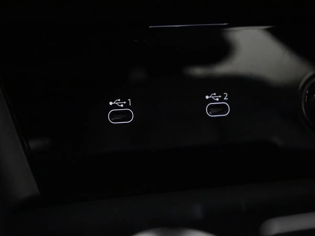 edition 83 kWh | Demo | S-line | Automaat | 360 Camera | Stoelverwarming | Elektrische stoelen | Leder | Lichtmetalen velgen zwart |