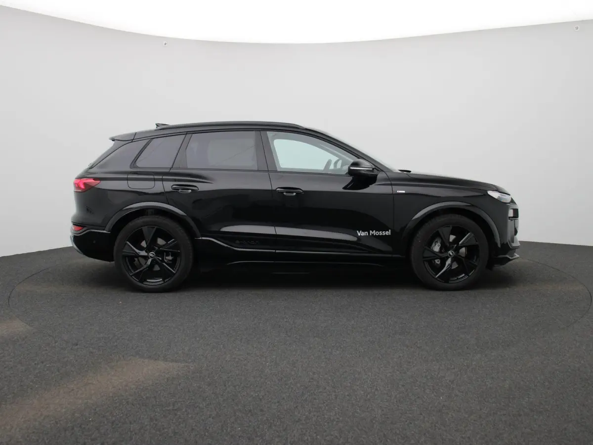 edition 83 kWh | Demo | S-line | Automaat | 360 Camera | Stoelverwarming | Elektrische stoelen | Leder | Lichtmetalen velgen zwart |