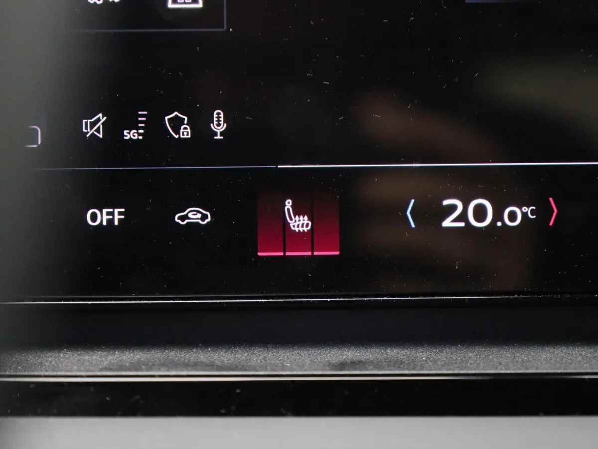 edition 83 kWh | Demo | S-line | Automaat | 360 Camera | Stoelverwarming | Elektrische stoelen | Leder | Lichtmetalen velgen zwart |