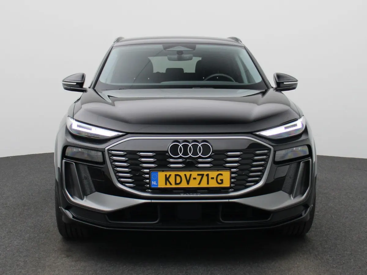 edition 83 kWh | Demo | S-line | Automaat | 360 Camera | Stoelverwarming | Elektrische stoelen | Leder | Lichtmetalen velgen zwart |